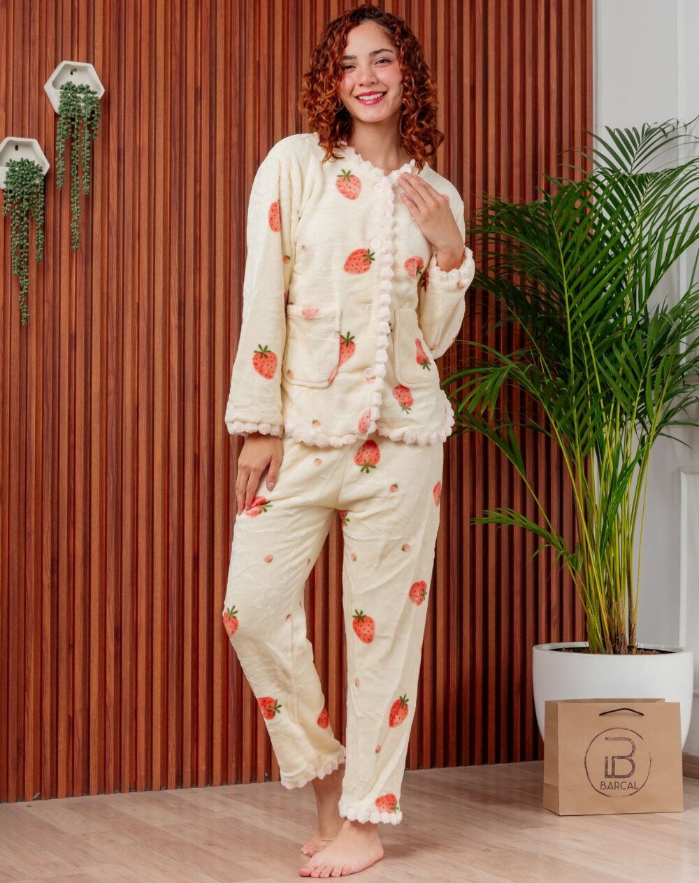 Pijama de dama en felpa - Modelo Fresa - Imagen 2